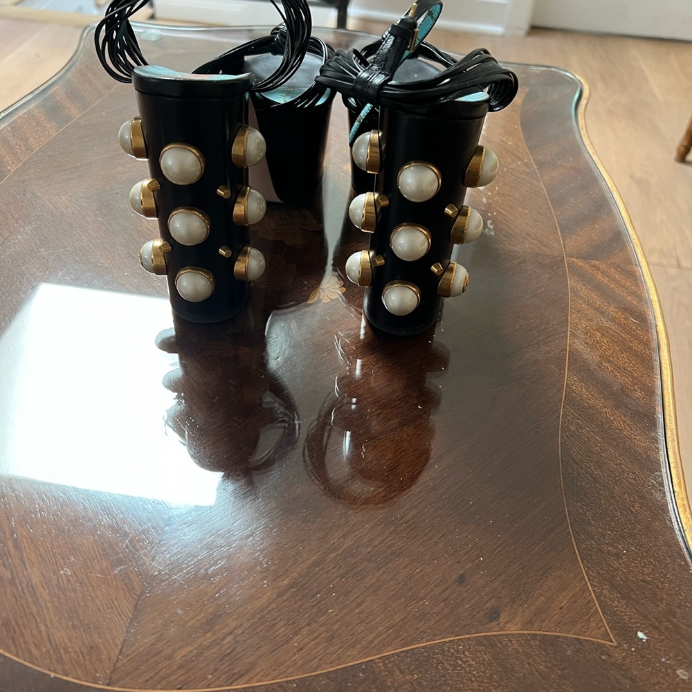 Gucci size 6 1/2. Worn only two times. Formal and Luxury platforms - Picture 3 of 3